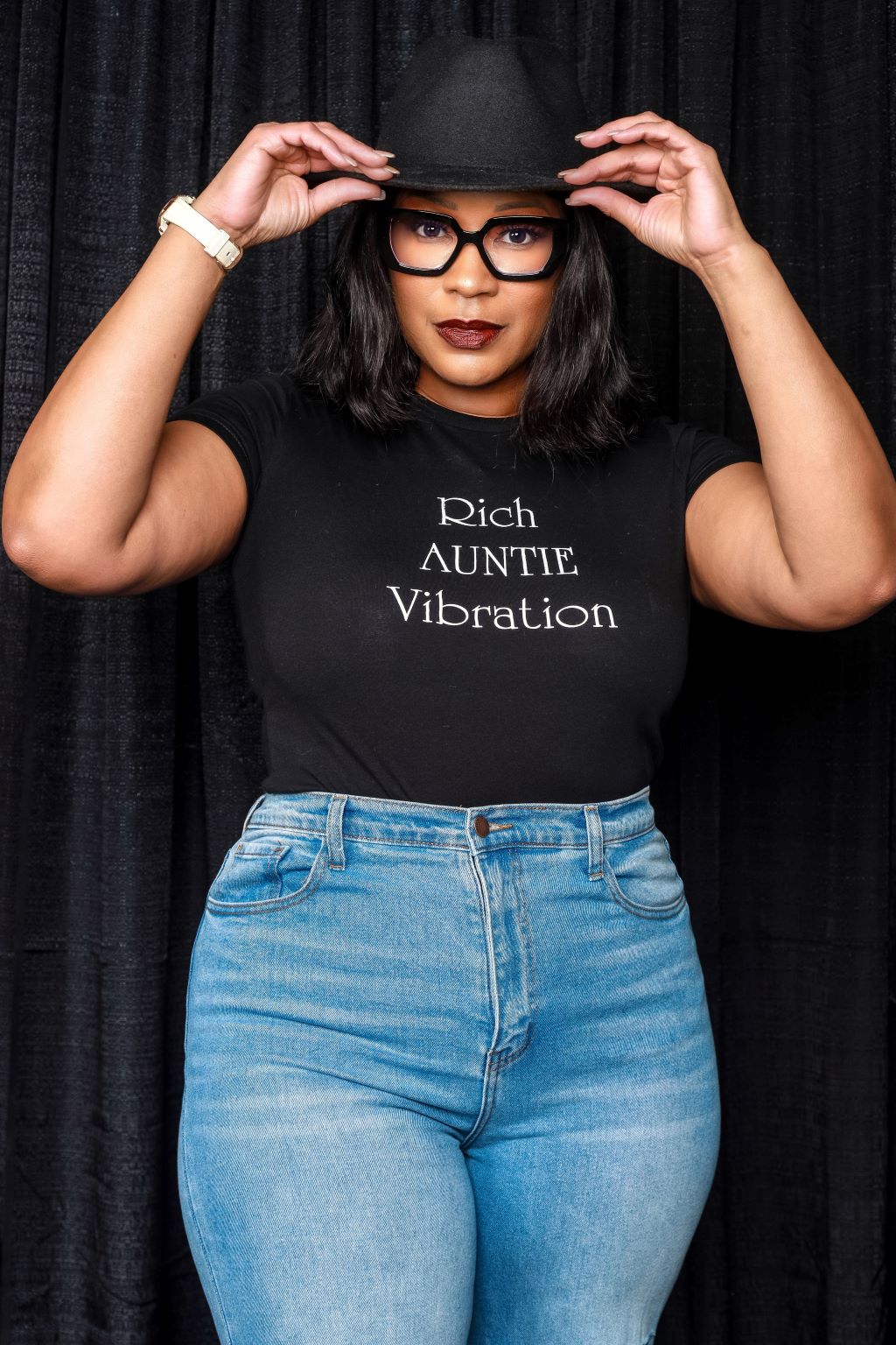 "AUNTIE" Rich Auntie Vibration Tee